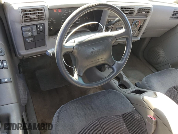 1996 GMC Sonoma SLS with VIN 1GTCS19XXT8530270, listed as a Copart auction lot 45520675 with 263,828 mi miles and Salvage Title. Bid and sale history available at carsss.com. Image 8.