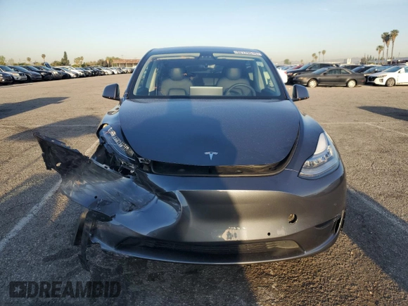 2022 Tesla Model Y Long Range z VIN 7SAYGAEE9NF366382, wystawiony jako Copart lot #52179515 z przebiegiem 41 654 mil mil oraz Szkoda całkowita • Salvage title. Historia ofert i sprzedaży dostępna na DreamBid. Obrazek 5.
