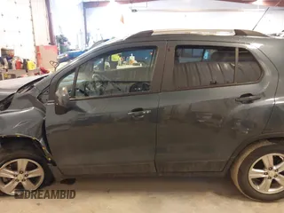 2022 Chevrolet Trax LT with VIN KL7CJPSM5NB561161, listed as a IAAI auction lot 41735792 with 12,136 mi miles. Bid and sale history available at carsss.com. Image 14.