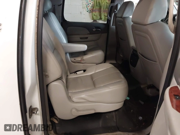 2007 Chevrolet Suburban LT with VIN 1GNFK16387J352797, listed as a IAAI auction lot 42310897 with 208,836 mi miles and . Bid and sale history available at DreamBid. Image 8.