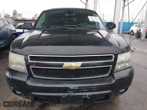 2011 Chevrolet Suburban LT with VIN 1GNSCJE01BR327933, listed as a IAAI auction lot 41813011 with 279,627 mi miles. Bid and sale history available at carsss.com. Image 12.