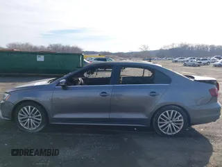 2016 Volkswagen Jetta Sedan 1.8T SEL with VIN 3VWL17AJ8GM365184, listed as a IAAI auction lot 41652449 with 1 mi miles. Bid and sale history available at carsss.com. Image 13.