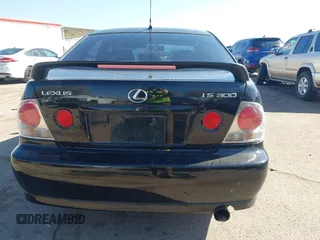 2001 Lexus IS 300/350 with VIN JTHBD182310028075, listed as a IAAI auction lot 41460311 with 232,847 mi miles and . Bid and sale history available at carsss.com. Image 16.