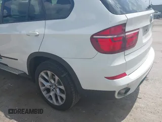 2011 BMW X5 35i z VIN 5UXZV4C55BL739890, wystawiony jako IAAI lot #42268402 z przebiegiem 82 719 mil mil oraz . Historia ofert i sprzedaży dostępna na DreamBid. Obrazek 20.