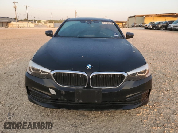 2019 BMW 5 Series 530i z VIN WBAJA5C54KG900736, wystawiony jako Copart lot #52232275 z przebiegiem 112 560 mil mil oraz Czysty tytuł • Clean title. Historia ofert i sprzedaży dostępna na DreamBid. Obrazek 5.