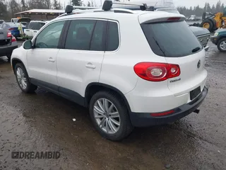 2011 Volkswagen Tiguan SE with VIN WVGBV7AXXBW546640, listed as a IAAI auction lot 41665036 with 106,071 mi miles and . Bid and sale history available at DreamBid. Image 3.