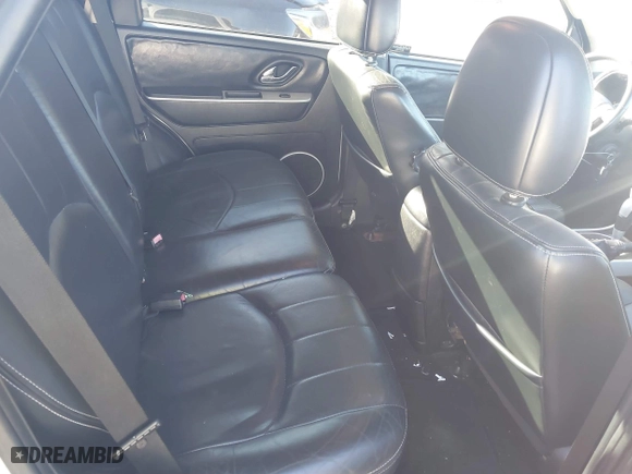 2005 Mercury Mariner Luxury with VIN 4M2YU57185DJ06953, listed as a IAAI auction lot 41341876 with 232,712 mi miles. Bid and sale history available at carsss.com. Image 8.