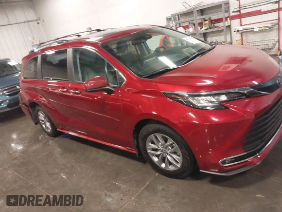 2022 Toyota Sienna XLE with VIN 5TDJRKEC2NS123067, listed as a IAAI auction lot 39982057 with 70,236 mi miles and . Bid and sale history available at DreamBid. Image 1.