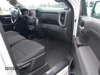 2021 Chevrolet Silverado 1500 LT z VIN 3GCUYDETXMG307908, wystawiony jako IAAI lot #41910530 z przebiegiem Nie podano mil oraz . Historia ofert i sprzedaży dostępna na DreamBid. Obrazek 5.