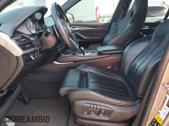 2016 BMW X5 M z VIN 5YMKT6C59G0R78590, wystawiony jako Copart lot #52993985 z przebiegiem Nie podano mil oraz Tytuł czysty. Historia ofert i sprzedaży dostępna na DreamBid. Obrazek 7.