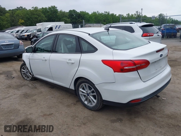2018 Ford Focus SE z VIN 1FADP3F24JL247003, wystawiony jako IAAI lot #42531969 z przebiegiem 55 344 mil mil oraz . Historia ofert i sprzedaży dostępna na DreamBid. Obrazek 3.