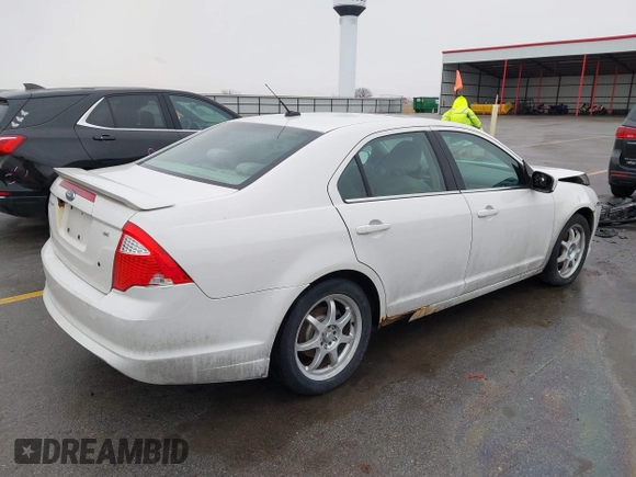 2010 Ford Fusion SE with VIN 3FAHP0HA3AR202527, listed as a IAAI auction lot 41698369 with 194,621 mi miles. Bid and sale history available at carsss.com. Image 4.