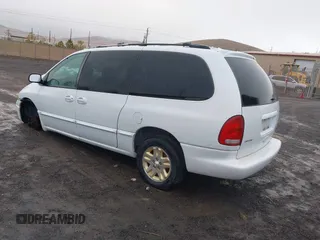 1996 Dodge Caravan LE with VIN 1B4GP54L3TB473795, listed as a IAAI auction lot 41592742 with Not Provided miles and . Bid and sale history available at carsss.com. Image 3.