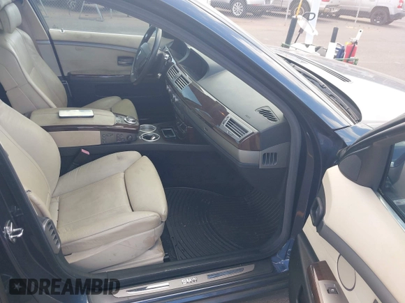 2008 BMW 7 Series 750Li with VIN WBAHN83548DT83470, listed as a IAAI auction lot 41071244 with 106,064 mi miles and . Bid and sale history available at DreamBid. Image 5.