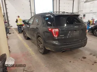 2017 Ford Explorer Sport z VIN 1FM5K8GT9HGA04092, wystawiony jako IAAI lot #41354237 z przebiegiem 96 620 mil mil oraz . Historia ofert i sprzedaży dostępna na DreamBid. Obrazek 3.