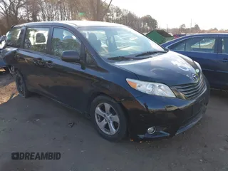 2015 Toyota Sienna L with VIN 5TDZK3DC0FS539456, listed as a IAAI auction lot 41434536 with 266,705 mi miles. Bid and sale history available at carsss.com. Image 1.