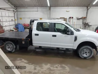 2022 Ford F-250 XL z VIN 1FT7W2B65NEC60608, wystawiony jako IAAI lot #42566725 z przebiegiem 169 011 mil mil oraz . Historia ofert i sprzedaży dostępna na DreamBid. Obrazek 13.
