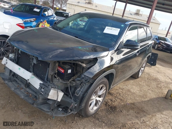 2014 Toyota Highlander XLE with VIN 5TDKKRFH5ES028448, listed as a IAAI auction lot 41687537 with 105,702 mi miles. Bid and sale history available at carsss.com. Image 18.