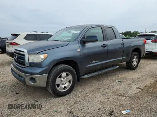 2010 Toyota Tundra с VIN 5TFUM5F13AX002529, выставлен на аукционе Copart как лот 57804615 с пробегом 94 723 миль миль и Чистый • Clean title. История ставок и продаж доступна на DreamBid. Изображение 1.