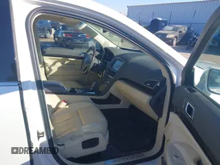 2014 Lincoln MKT EcoBoost z VIN 2LMHJ5AT9EBL52165, wystawiony jako IAAI lot #41246424 z przebiegiem 154 332 mil mil oraz . Historia ofert i sprzedaży dostępna na DreamBid. Obrazek 5.