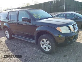 2008 Nissan Pathfinder S z VIN 5N1AR18B08C658137, wystawiony jako IAAI lot #41907576 z przebiegiem 172 586 mil mil oraz . Historia ofert i sprzedaży dostępna na DreamBid. Obrazek 1.