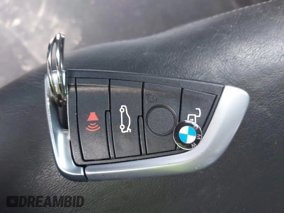 2020 BMW M8 z VIN WBSAE0C01LCD54612, wystawiony jako IAAI lot #41022043 z przebiegiem Nie podano mil oraz . Historia ofert i sprzedaży dostępna na DreamBid. Obrazek 11.