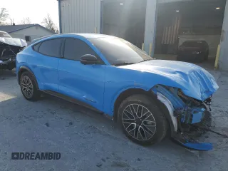 2024 Ford Mustang Mach-E Premium z VIN 3FMTK3R78RMA26215, wystawiony jako Copart lot #49349425 z przebiegiem 9908 mil mil oraz Szkody całkowita. Historia ofert i sprzedaży dostępna na DreamBid. Obrazek 4.