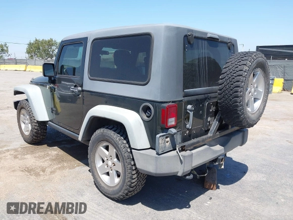 2011 Jeep Wrangler Rubicon z VIN 1J4BA6D11BL556342, wystawiony jako IAAI lot #42465252 z przebiegiem 80 377 mil mil oraz . Historia ofert i sprzedaży dostępna na DreamBid. Obrazek 3.