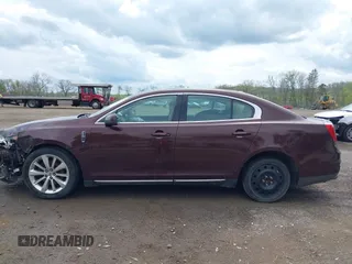 2009 Lincoln MKS z VIN 1LNHM93R09G612169, wystawiony jako IAAI lot #42126437 z przebiegiem 158 393 mil mil oraz . Historia ofert i sprzedaży dostępna na DreamBid. Obrazek 15.
