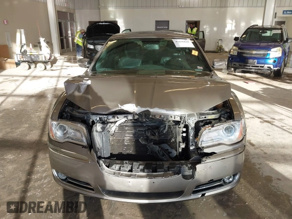 2014 Chrysler 300 C z VIN 2C3CCAKG6EH273214, wystawiony jako IAAI lot #41656641 z przebiegiem 211 121 mil mil oraz . Historia ofert i sprzedaży dostępna na DreamBid. Obrazek 11.