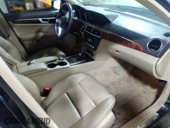 2013 Mercedes-Benz C-Class C 300 Sport with VIN WDDGF8AB7DR262326, listed as a IAAI auction lot 42139594 with 111,646 mi miles. Bid and sale history available at carsss.com. Image 5.