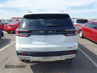 2025 GMC Acadia FWD Denali z VIN 1GKENLRS3SJ214267, wystawiony jako IAAI lot #42290521 z przebiegiem Nie podano mil oraz . Historia ofert i sprzedaży dostępna na DreamBid. Obrazek 17.