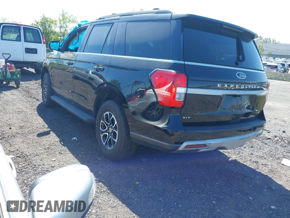 2024 Ford Expedition XLT z VIN 1FMJU1J84REA35560, wystawiony jako IAAI lot #42266211 z przebiegiem 21 950 mil mil oraz . Historia ofert i sprzedaży dostępna na DreamBid. Obrazek 3.