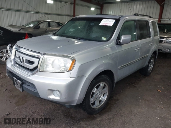 2011 Honda Pilot Touring with VIN 5FNYF4H90BB084692, listed as a IAAI auction lot 41867622 with 62,805 mi miles. Bid and sale history available at carsss.com. Image 17.