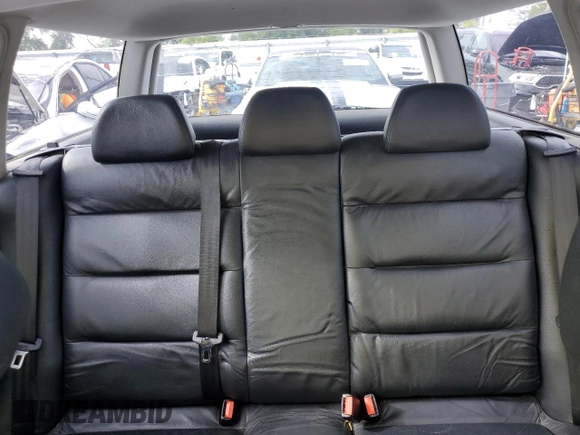 2000 Volkswagen Passat with VIN WVWNA23B6YE238932, listed as a Copart auction lot 59837575 with 151,157 mi miles and Salvage title. Bid and sale history available at DreamBid. Image 10.
