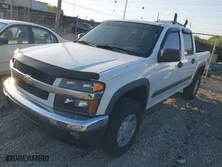2008 Chevrolet Colorado LT w/1LT with VIN 1GCDT33E888218606, listed as a IAAI auction lot 42033908 with 245,603 mi miles. Bid and sale history available at carsss.com. Image 2.