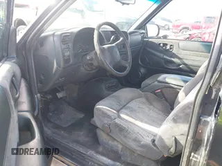 2001 Chevrolet S-10 LS with VIN 1GCCS19W818150784, listed as a IAAI auction lot 41864042 with 103,561 mi miles and . Bid and sale history available at DreamBid. Image 8.