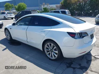 2020 Tesla Model 3 Long Range z VIN 5YJ3E1EB3LF621348, wystawiony jako IAAI lot #42121895 z przebiegiem Nie podano mil oraz . Historia ofert i sprzedaży dostępna na DreamBid. Obrazek 3.