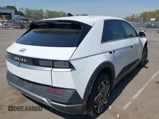 2024 Hyundai Ioniq 5 SE z VIN KM8KM4DE8RU300381, wystawiony jako IAAI lot #41907767 z przebiegiem 17 452 mil mil oraz . Historia ofert i sprzedaży dostępna na DreamBid. Obrazek 4.