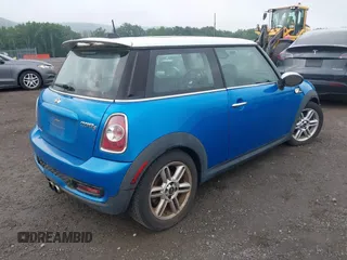 2011 MINI Hardtop S with VIN WMWSV3C52BTY13289, listed as a IAAI auction lot 42648086 with Not provided miles and . Bid and sale history available at DreamBid. Image 4.