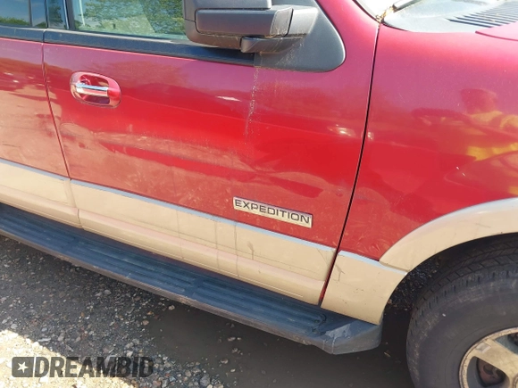 2007 Ford Expedition Eddie Bauer с VIN 1FMFU18557LA93543, выставлен на аукционе IAAI как лот 42227120 с пробегом 187 991 миль миль и . История ставок и продаж доступна на DreamBid. Изображение 13.
