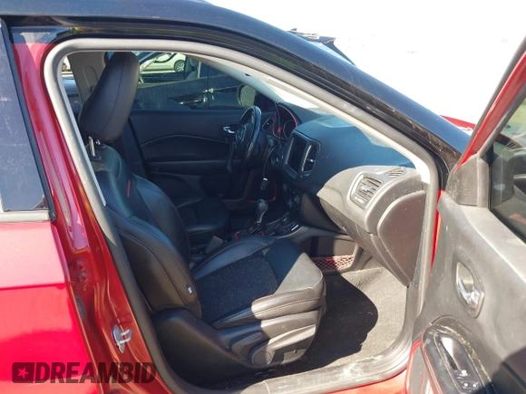 2020 Jeep Compass Trailhawk z VIN 3C4NJDDB5LT162915, wystawiony jako IAAI lot #41654603 z przebiegiem 89 316 mil mil oraz . Historia ofert i sprzedaży dostępna na DreamBid. Obrazek 5.