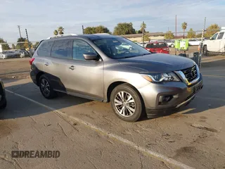 2019 Nissan Pathfinder S z VIN 5N1DR2MM2KC596595, wystawiony jako IAAI lot #40838063 z przebiegiem 86 584 mil mil oraz . Historia ofert i sprzedaży dostępna na DreamBid. Obrazek 1.