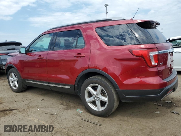 2019 Ford Explorer XLT z VIN 1FM5K7D8XKGA39080, wystawiony jako Copart lot #63707715 z przebiegiem 131 208 mil mil oraz Czysty tytuł • Clean title. Historia ofert i sprzedaży dostępna na DreamBid. Obrazek 2.
