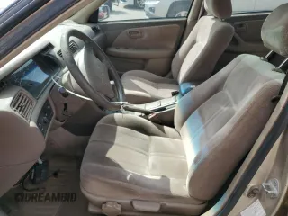 1998 Toyota Camry LE z VIN JT2BF28K4W0114447, wystawiony jako Copart lot #50846275 z przebiegiem 288 989 mil mil oraz Szkoda całkowita • Salvage title. Historia ofert i sprzedaży dostępna na DreamBid. Obrazek 7.