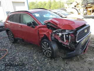 2024 Toyota Corolla Cross XLE z VIN 7MUEAAAGXRV080606, wystawiony jako Copart lot #57464055 z przebiegiem 28 200 mil mil oraz Tytuł czysty. Historia ofert i sprzedaży dostępna na DreamBid. Obrazek 4.