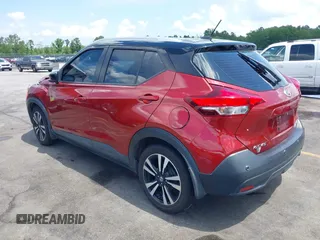 2020 Nissan Kicks SV z VIN 3N1CP5CV7LL574165, wystawiony jako IAAI lot #42161066 z przebiegiem 86 778 mil mil oraz . Historia ofert i sprzedaży dostępna na DreamBid. Obrazek 3.