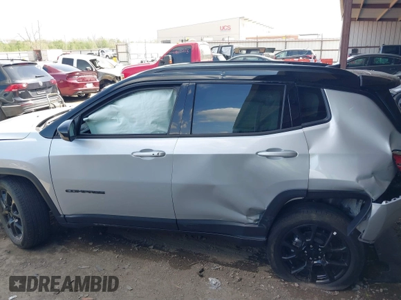 2024 Jeep Compass Latitude with VIN 3C4NJDBN4RT170123, listed as a IAAI auction lot 41891351 with 10,547 mi miles and . Bid and sale history available at carsss.com. Image 15.