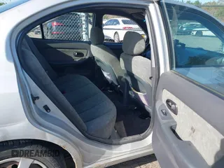 2003 Hyundai Elantra GLS z VIN KMHDN45D23U700908, wystawiony jako IAAI lot #42133529 z przebiegiem 100 955 mil mil oraz . Historia ofert i sprzedaży dostępna na DreamBid. Obrazek 8.