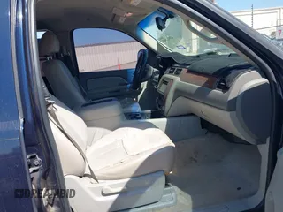 2007 Chevrolet Tahoe LTZ with VIN 1GNFC13017R285839, listed as a IAAI auction lot 42002091 with 210,039 mi miles and . Bid and sale history available at DreamBid. Image 5.